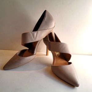 Calvin Klien nude pumps with gold accent on the back // great condition /size 7.